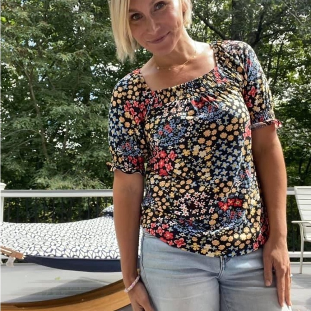 XS LuLaRoe Lily Peasant Top | Cute florals | NWT - Picture 3 of 4
